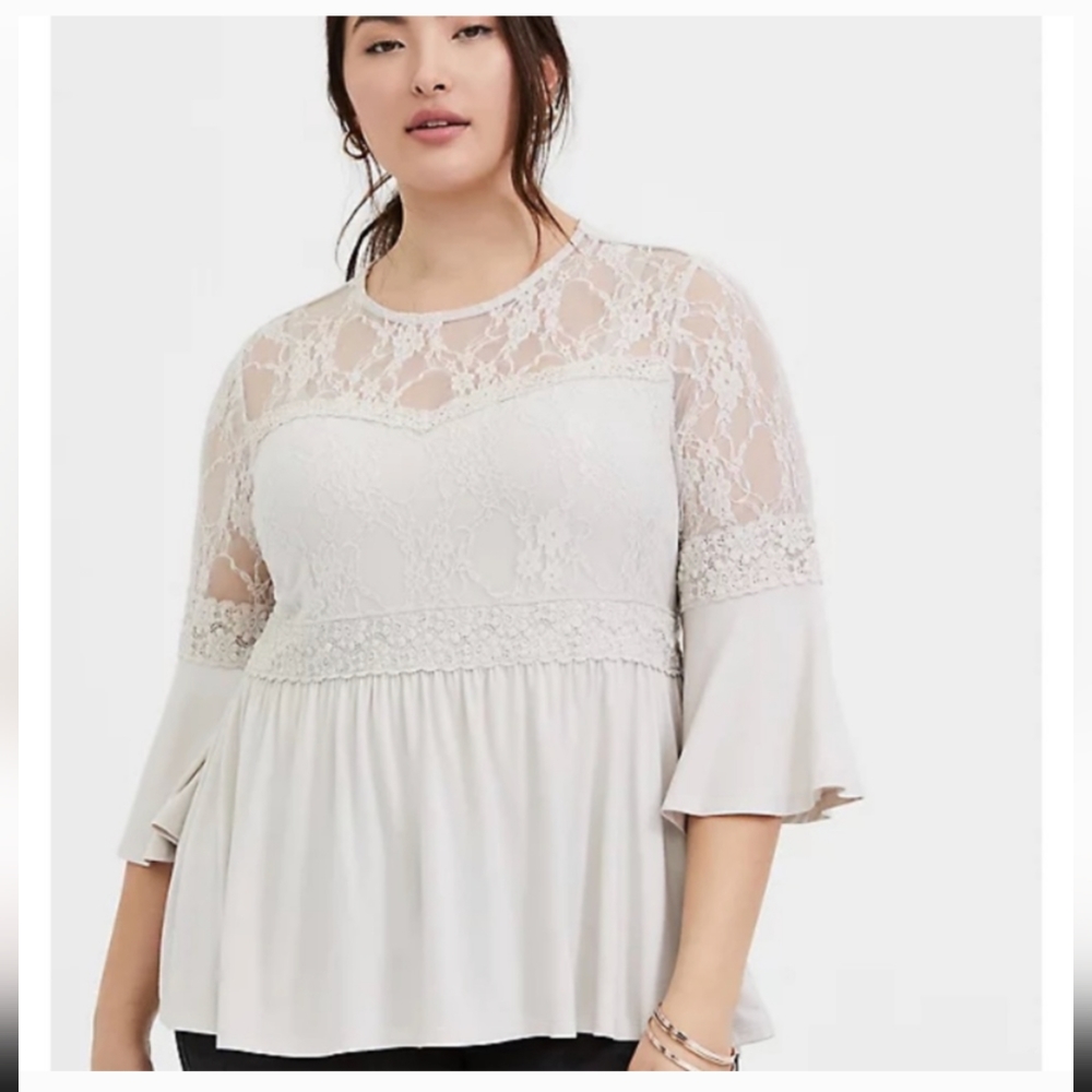 🎉 Host Pick 🎉 Torrid Lace Bodice Bell Sleeved Top